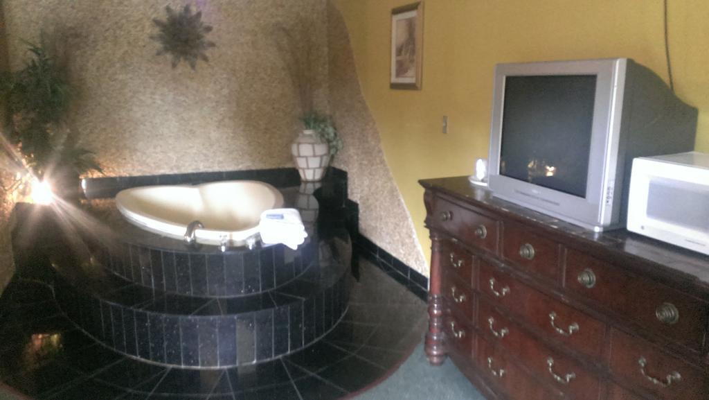 Naugatuck Motor Lodge Room photo