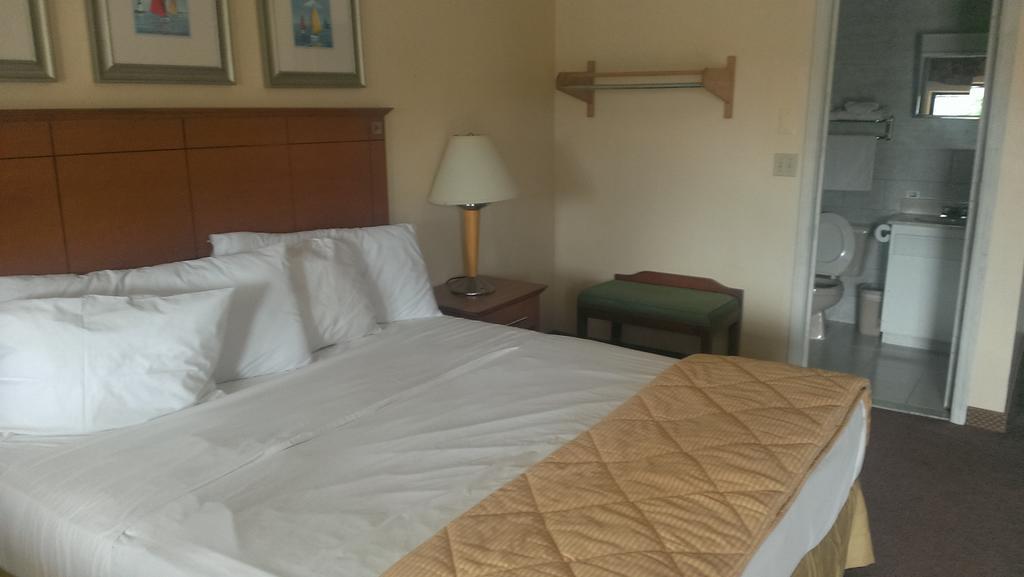 Naugatuck Motor Lodge Room photo