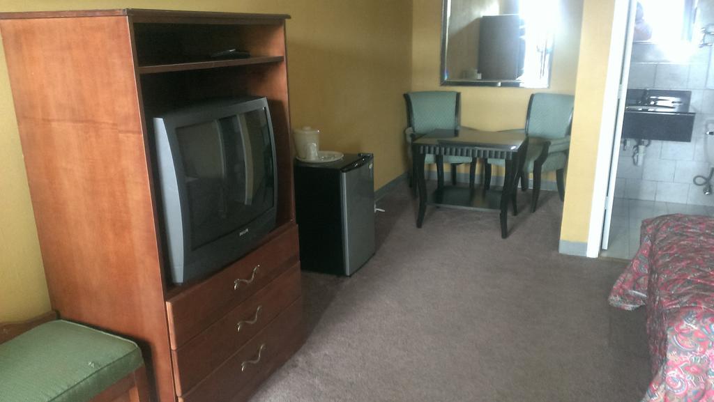 Naugatuck Motor Lodge Room photo