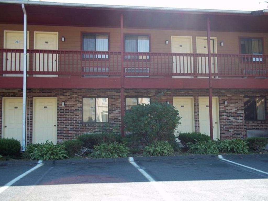 Naugatuck Motor Lodge Exterior photo